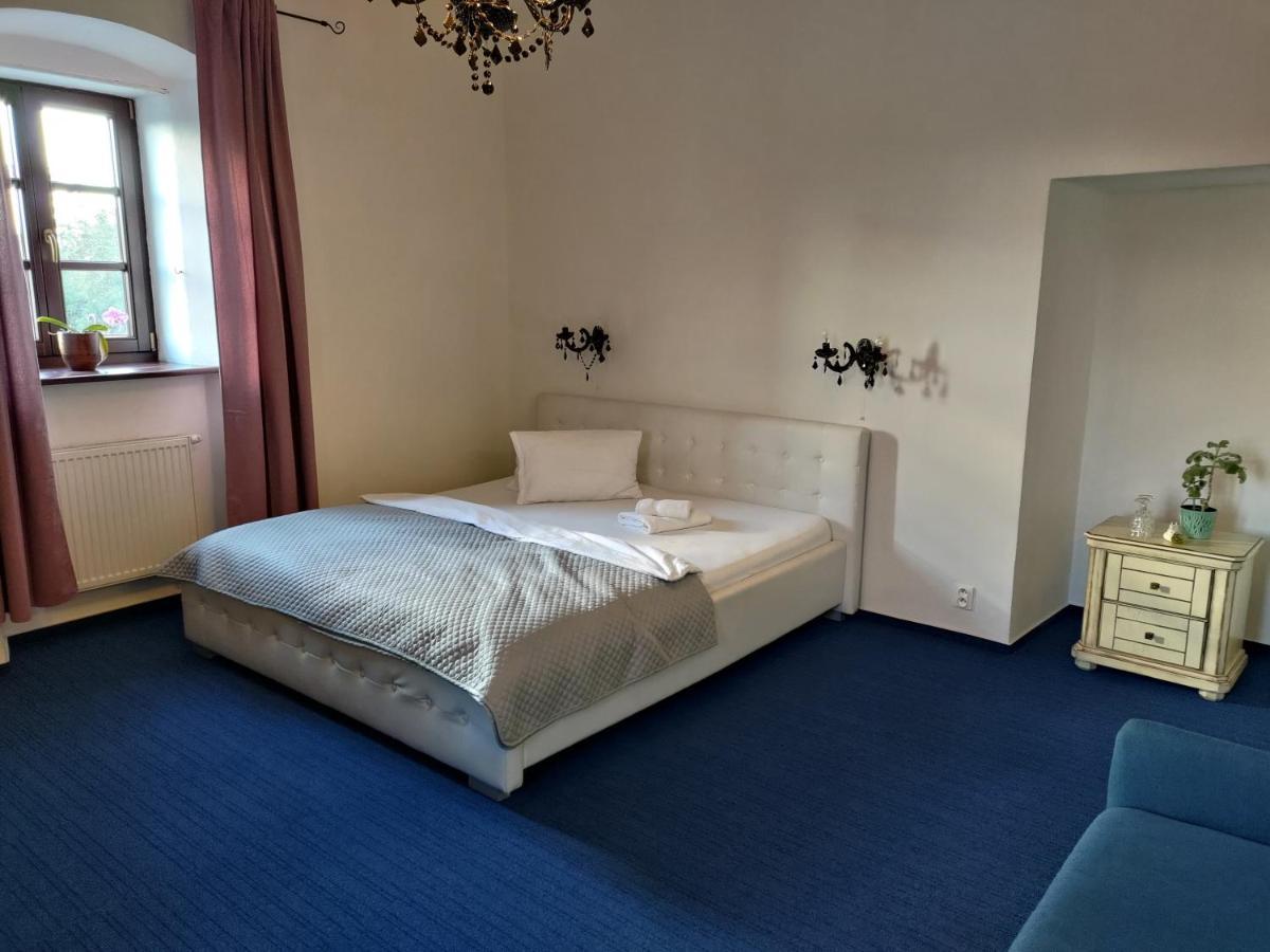 Kastiel Ottlyk Hotel *